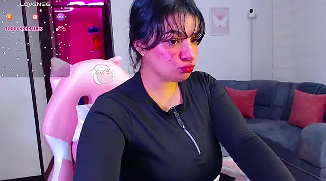 Snapshot of Vannessa__Shy chatting on 24, 1, 2025 Vannessa  Shy online show from 24, 1, 2025