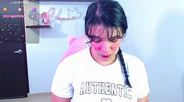 Snapshot of Vannessa__Shy chatting on 2, 2, 2025 Vannessa  Shy online show from 2, 2, 2025