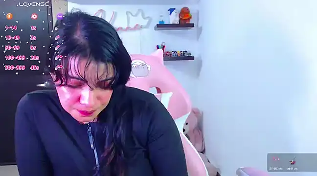 Snapshot of Vannessa__Shy chatting on 4, 2, 2025 Vannessa  Shy online show from 4, 2, 2025