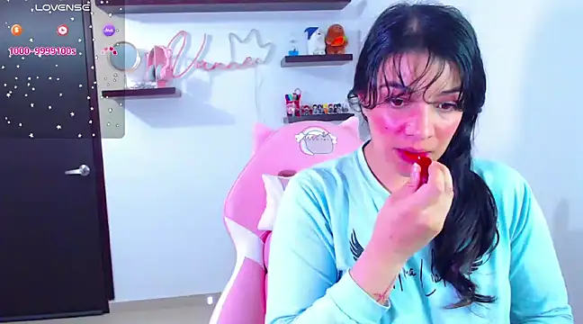 Snapshot of Vannessa__Shy chatting on 6, 2, 2025 Vannessa  Shy online show from 6, 2, 2025