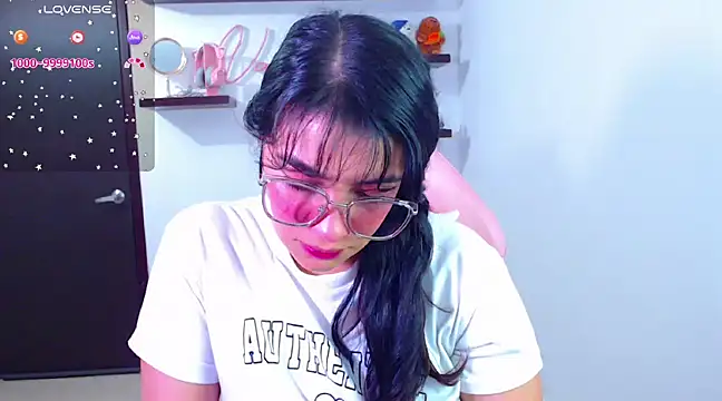 Snapshot of Vannessa__Shy chatting on 7, 2, 2025 Vannessa  Shy online show from 7, 2, 2025