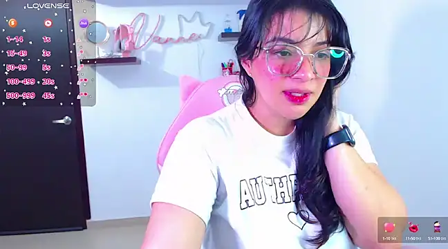 Snapshot of Vannessa__Shy chatting on 7, 2, 2025 Vannessa  Shy online show from 7, 2, 2025