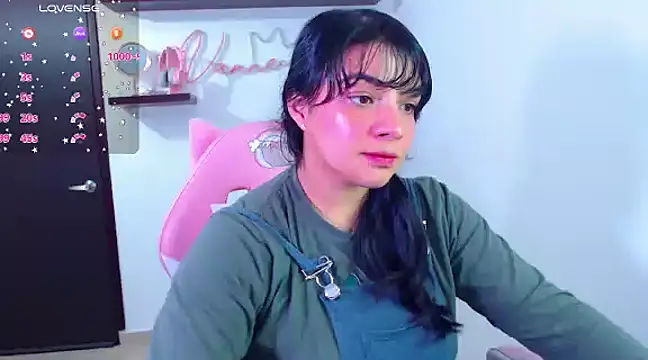 Snapshot of Vannessa__Shy chatting on 9, 2, 2025 Vannessa  Shy online show from 9, 2, 2025