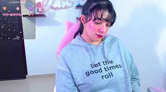 Snapshot of Vannessa__Shy chatting on 15, 2, 2025 Vannessa  Shy online show from 15, 2, 2025