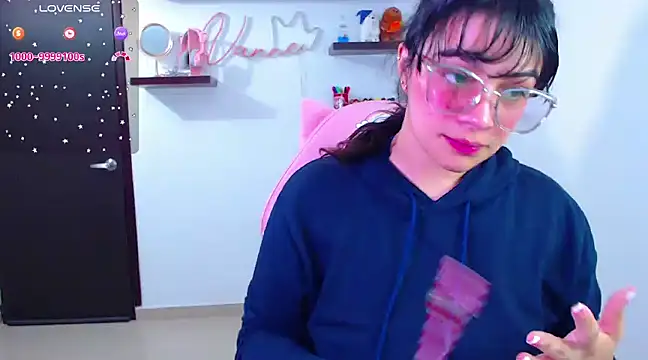 Snapshot of Vannessa__Shy chatting on 18, 2, 2025 Vannessa  Shy online show from 18, 2, 2025