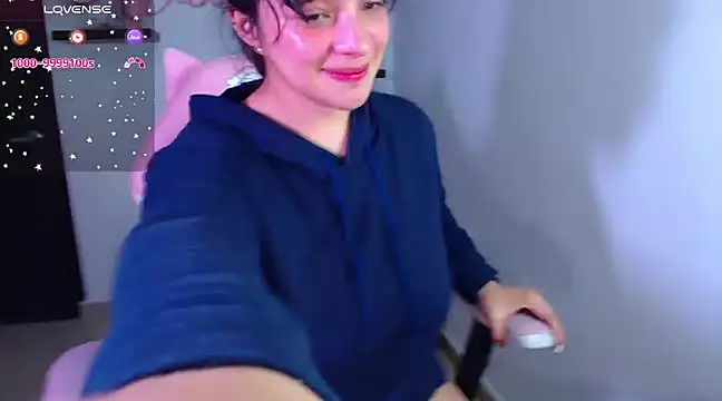 Snapshot of Vannessa__Shy chatting on 19, 2, 2025 Vannessa  Shy online show from 19, 2, 2025