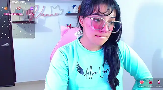 Snapshot of Vannessa__Shy chatting on 19, 2, 2025 Vannessa  Shy online show from 19, 2, 2025