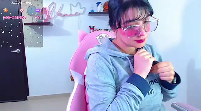 Snapshot of Vannessa__Shy chatting on 21, 2, 2025 Vannessa  Shy online show from 21, 2, 2025