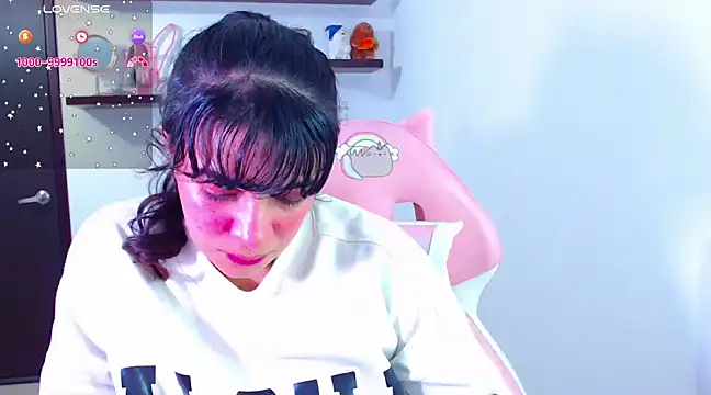 Snapshot of Vannessa__Shy chatting on 24, 2, 2025 Vannessa  Shy online show from 24, 2, 2025