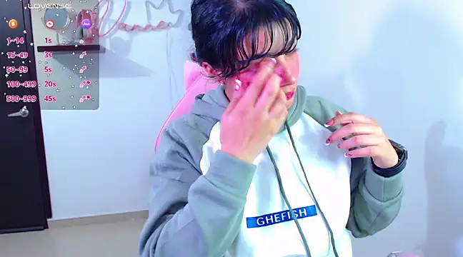 Snapshot of Vannessa__Shy chatting on 28, 2, 2025 Vannessa  Shy online show from 28, 2, 2025