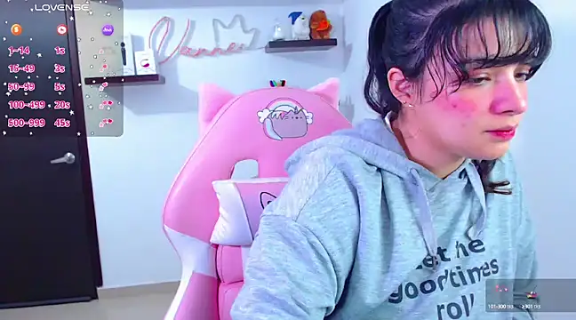 Snapshot of Vannessa__Shy chatting on 11, 3, 2025 Vannessa  Shy online show from 11, 3, 2025