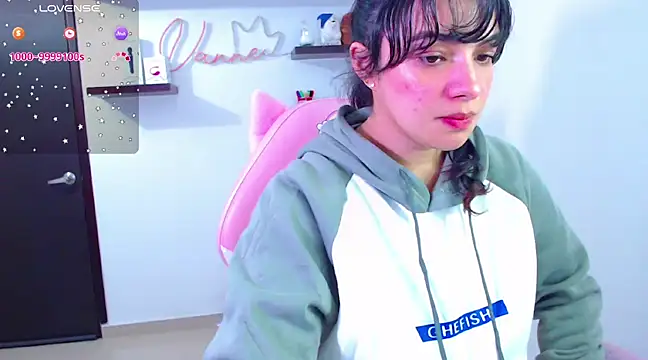 Snapshot of Vannessa__Shy chatting on 11, 3, 2025 Vannessa  Shy online show from 11, 3, 2025