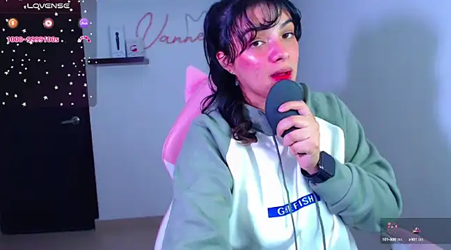 Snapshot of Vannessa__Shy chatting on 12, 3, 2025 Vannessa  Shy online show from 12, 3, 2025