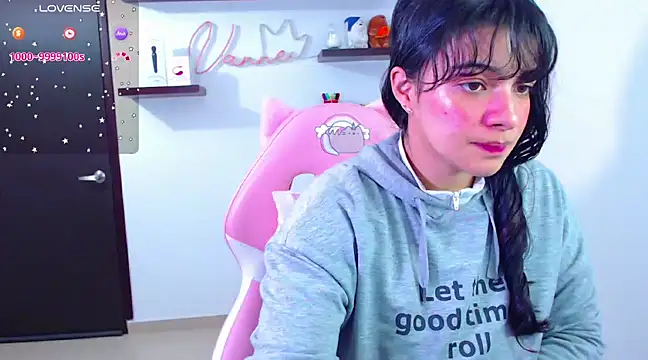 Snapshot of Vannessa__Shy chatting on 12, 3, 2025 Vannessa  Shy online show from 12, 3, 2025