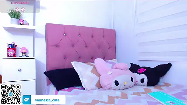 Snapshot of Vannessa__Shy chatting on 16, 9, 2025 Vannessa  Shy online show from 16, 9, 2025