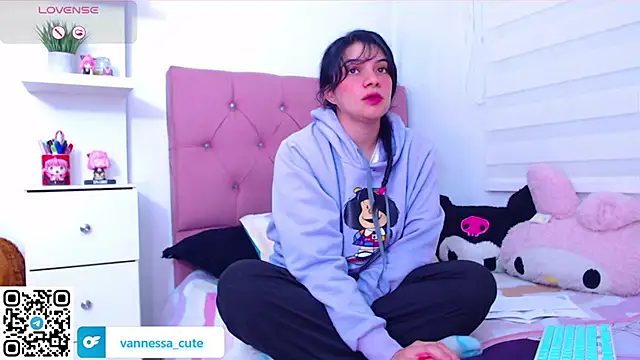 Snapshot of Vannessa__Shy chatting on 19, 9, 2025 Vannessa  Shy online show from 19, 9, 2025