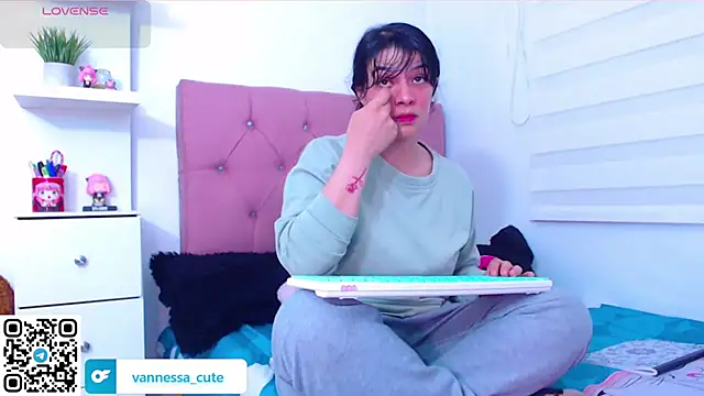 Snapshot of Vannessa__Shy chatting on 21, 9, 2025 Vannessa  Shy online show from 21, 9, 2025