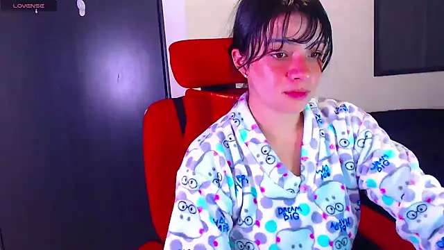 Snapshot of Vannessa__Shy chatting on 13, 10, 2025 Vannessa  Shy online show from 13, 10, 2025