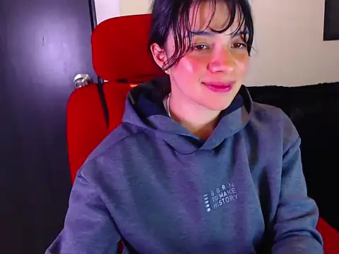 Snapshot of Vannessa__Shy chatting on 19, 10, 2025 Vannessa  Shy online show from 19, 10, 2025