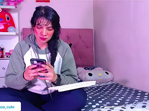 Snapshot of Vannessa__Shy chatting on 25, 11, 2025 Vannessa Shy online show from 25, 11, 2025