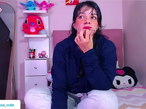 Snapshot of Vannessa__Shy chatting on 13, 12, 2025 Vannessa Shy online show from 13, 12, 2025