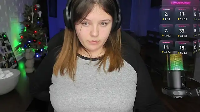 Snapshot of XNirvanaX chatting on 4, 1, 2025 XNirvanaX online show from 4, 1, 2025