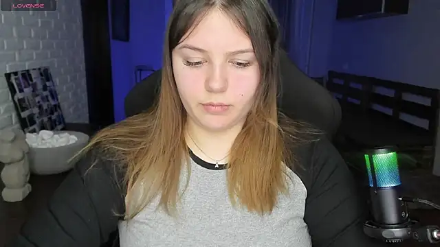 Snapshot of XNirvanaX chatting on 9, 2, 2025 XNirvanaX online show from 9, 2, 2025