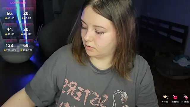 Snapshot of XNirvanaX chatting on 28, 11, 2025 XNirvanaX online show from 28, 11, 2025