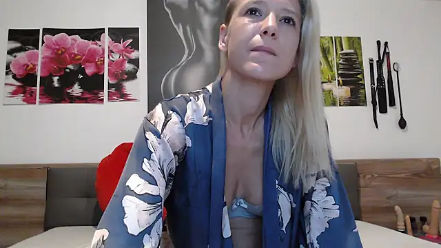 Naschkatze01 online show from 12, 10, 2025