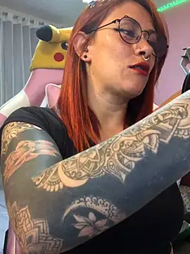 Luna Paris  online show from 2, 1, 2025