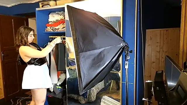 VanessaDoyle online show from 11, 2, 2025