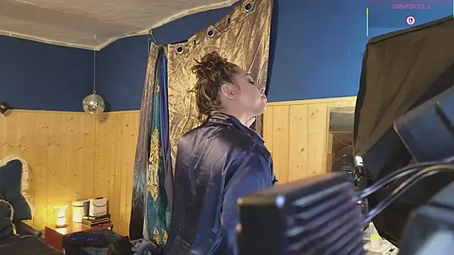 VanessaDoyle online show from 4, 3, 2025