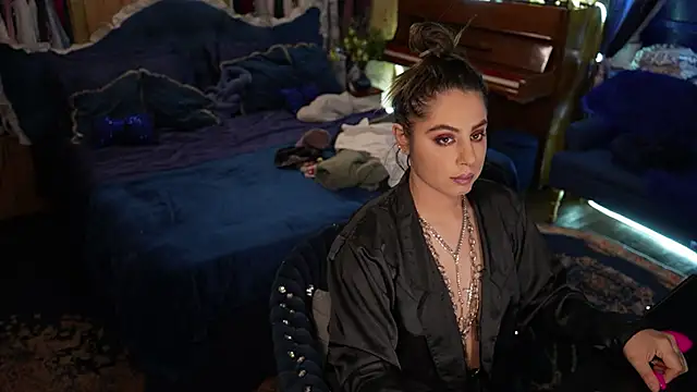 VanessaDoyle online show from 31, 10, 2025