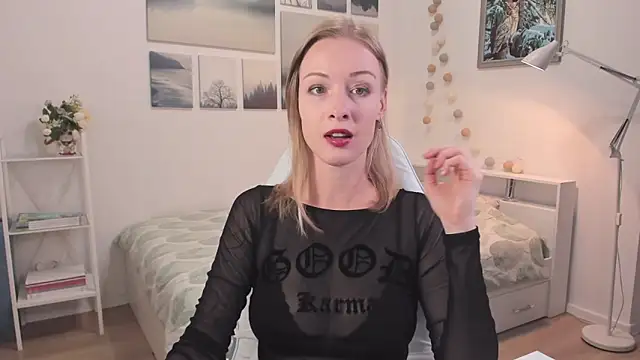 Snapshot of MissRightX chatting on 8, 9, 2025 MissRightX online show from 8, 9, 2025