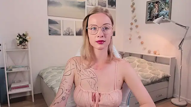 Snapshot of MissRightX chatting on 9, 9, 2025 MissRightX online show from 9, 9, 2025