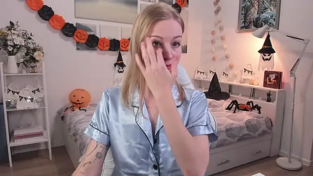 Snapshot of MissRightX chatting on 27, 10, 2025 MissRightX online show from 27, 10, 2025