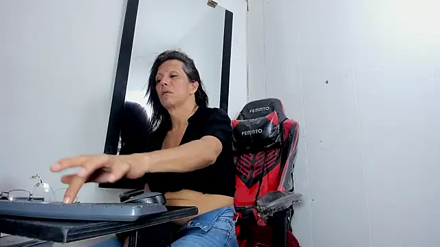 Cleopatra Trans online show from 7, 11, 2025