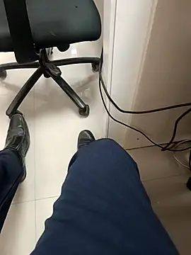 Snapshot of Desi_Londa_143 chatting on 13, 3, 2025 Desi Londa 143 online show from 13, 3, 2025