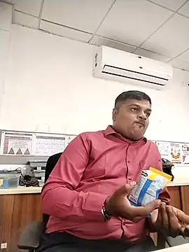 Snapshot of Desi_Londa_143 chatting on 17, 9, 2025 Desi Londa 143 online show from 17, 9, 2025