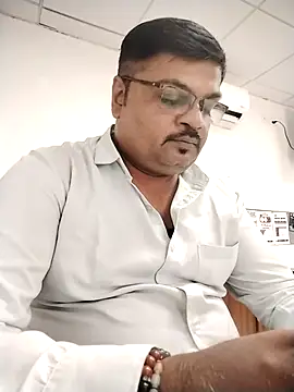 Snapshot of Desi_Londa_143 chatting on 25, 9, 2025 Desi Londa 143 online show from 25, 9, 2025