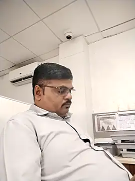 Snapshot of Desi_Londa_143 chatting on 1, 10, 2025 Desi Londa 143 online show from 1, 10, 2025