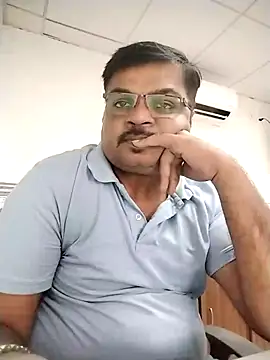 Snapshot of Desi_Londa_143 chatting on 4, 10, 2025 Desi Londa 143 online show from 4, 10, 2025