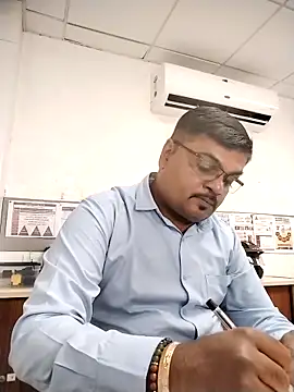 Snapshot of Desi_Londa_143 chatting on 9, 10, 2025 Desi Londa 143 online show from 9, 10, 2025