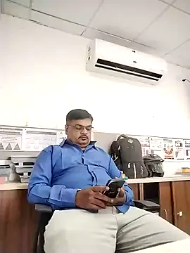 Snapshot of Desi_Londa_143 chatting on 10, 10, 2025 Desi Londa 143 online show from 10, 10, 2025