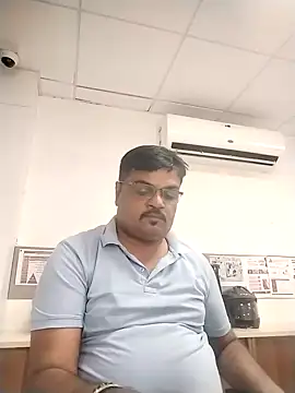 Snapshot of Desi_Londa_143 chatting on 11, 10, 2025 Desi Londa 143 online show from 11, 10, 2025