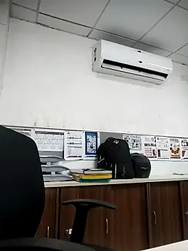 Snapshot of Desi_Londa_143 chatting on 14, 10, 2025 Desi Londa 143 online show from 14, 10, 2025