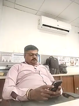 Snapshot of Desi_Londa_143 chatting on 16, 10, 2025 Desi Londa 143 online show from 16, 10, 2025