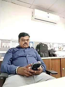 Snapshot of Desi_Londa_143 chatting on 17, 11, 2025 Desi Londa 143 online show from 17, 11, 2025