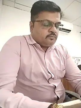 Snapshot of Desi_Londa_143 chatting on 19, 11, 2025 Desi Londa 143 online show from 19, 11, 2025