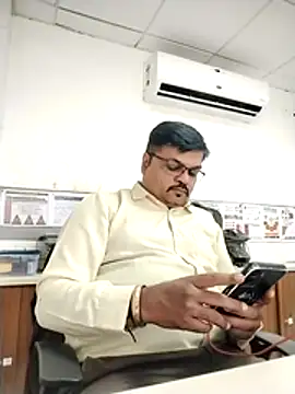 Snapshot of Desi_Londa_143 chatting on 20, 11, 2025 Desi Londa 143 online show from 20, 11, 2025